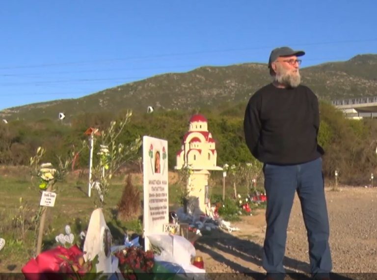 «Να κάτσει ο δολοφόνος του παιδιού μου στο εδώλιο» – Το in στα Τέμπη με τον Χρήστο Χούπα