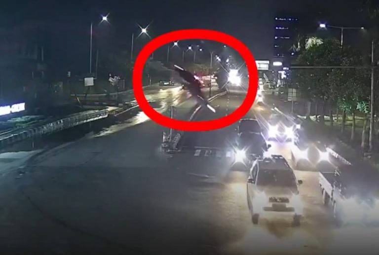 Οδηγός μπέρδεψε τις οδηγίες του Google Maps και έπεσε από υπό κατασκευή γέφυρα στην Ινδονησία