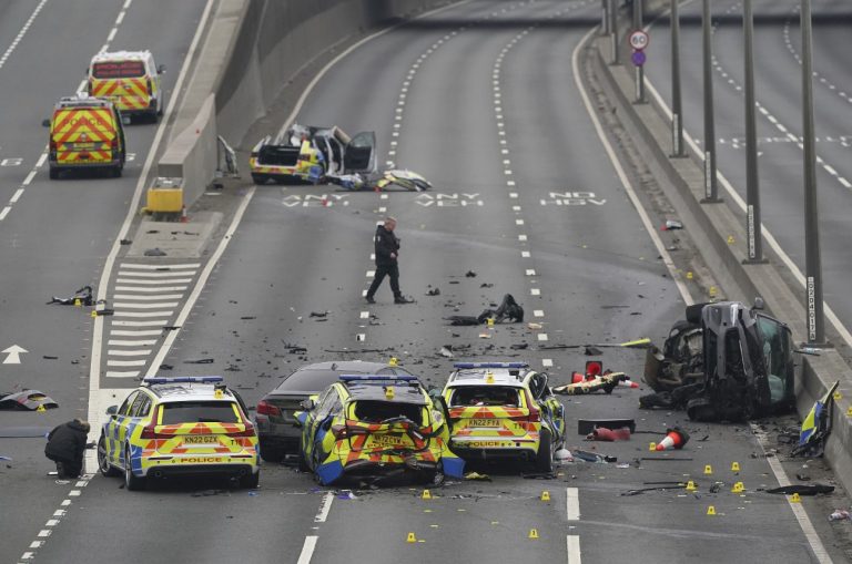 Σφοδρή σύγκρουση περιπολικών έπειτα από αστυνομική καταδίωξη στο Νιούκαστλ