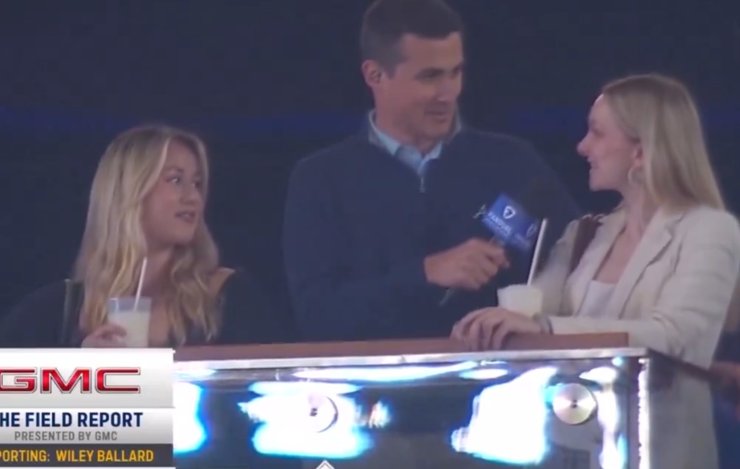 Αθλητικός ρεπόρτερ ζητά το τηλέφωνο γυναίκας φιλάθλου σε ζωντανή μετάδοση και το διαδίκτυο τον δικάζει