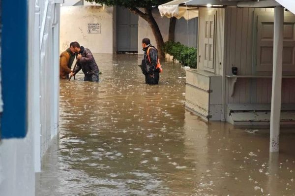 Κακοκαιρία: Αποκλειστικά βίντεο από τις καταστροφικές πλημμύρες στη Μύκονο