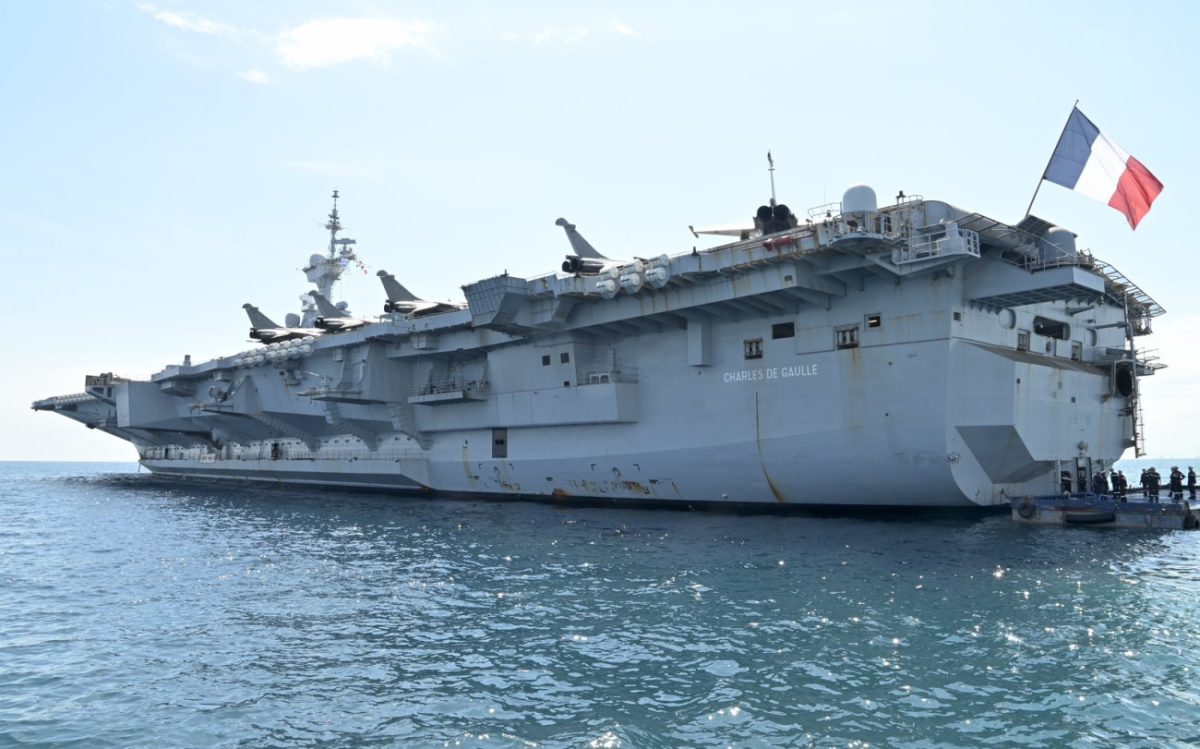 Στον όρμο Φαλήρου το γαλλικό αεροπλανοφόρο Σαρλ Ντε Γκολ