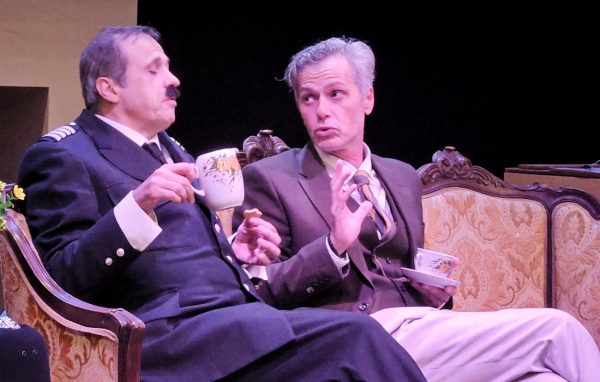 Ο επιθεωρητής Ντρέικ και η μαύρη χήρα: Έγκλημα, μυστήριο και χιούμορ