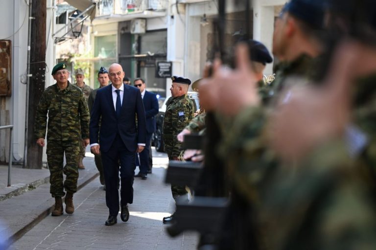 Στη Λέσβο ο Δένδιας: Να σκεφτούμε με ευγνωμοσύνη και αγάπη αυτούς που φυλάνε τα όρια της πατρίδας