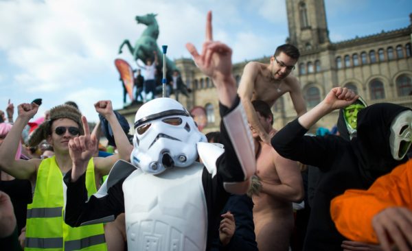 Τα 5 πιο περίεργα trends των millennials – Πόσοι θυμούνται το Harlem Shake;