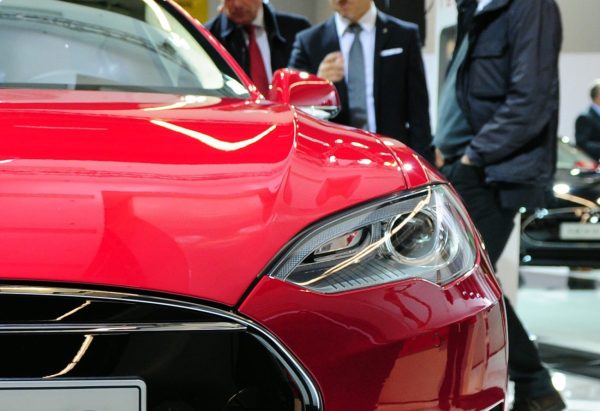 Η επίδειξη πλούτου και οι απίστευτες κομπίνες του εμπόρου αυτοκινήτων – Νέες καταγγελίες για τη δράση του