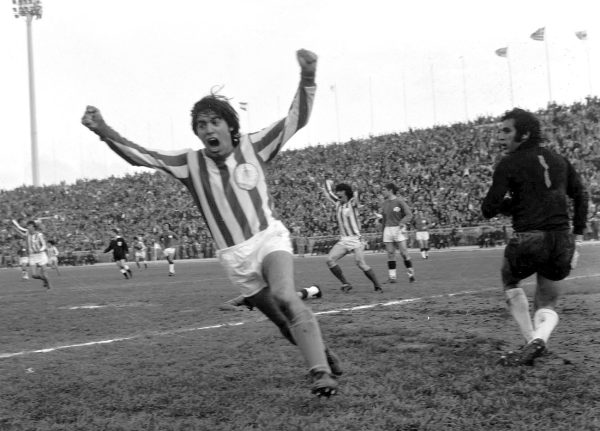 Julio Losada – ‘Make Way, He’s Passing…’