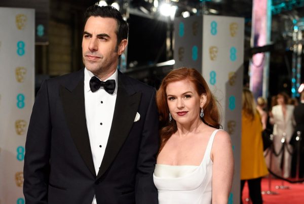 Σουηδία, τέλος: Η Άιλα Φίσερ και ο Σάσα Μπάρον Κοέν έβγαλαν «μαχαίρια» για τα 120 εκατ. της περιουσίας τους