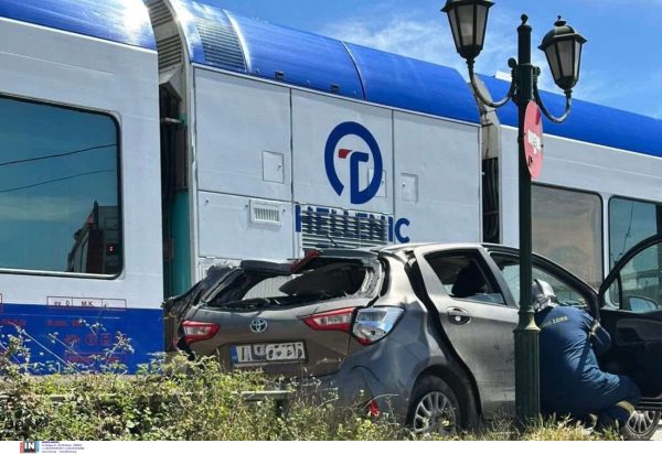 Πάτρα: Η στιγμή που το τρένο συγκρούεται με το ΙΧ – Το όχημα παραβίασε τη φυλασσόμενη διάβαση