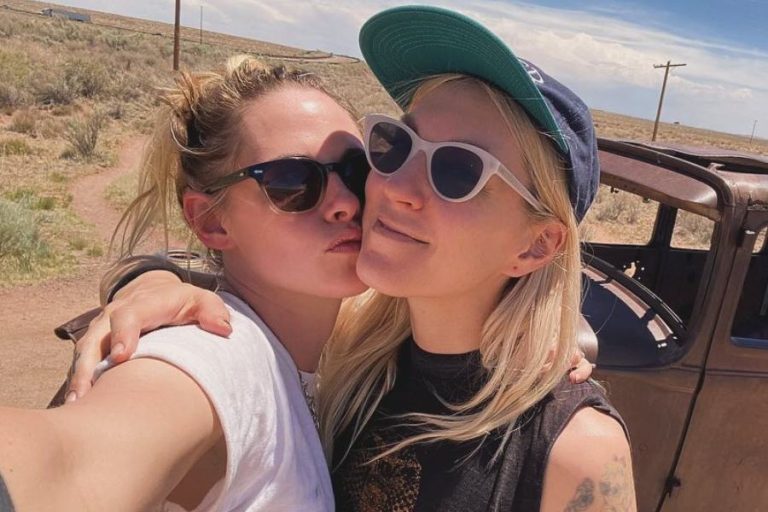 Η Κρίστεν Στιούαρτ και η Ντίλαν Μάγιερ παντρεύτηκαν – Αντάλλαξαν όρκους στο σπίτι τους