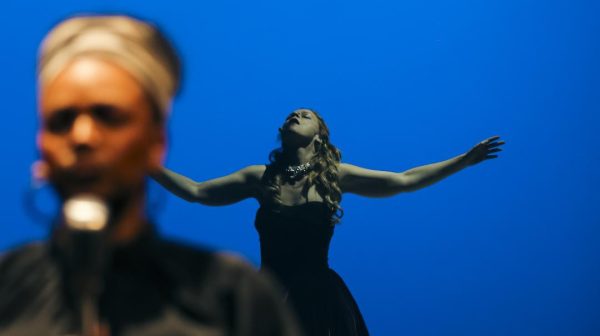 Όσα παίρνει ο άνεμος: Η Αμερικανίδα ακαδημαϊκός Laura L. Tesman από τη Νέα Υόρκη αποθεώνει την ελληνική διασκευή