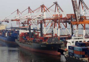 Τραμπ: «Σκοτσέζικο ντους» οι δασμοί για την Ευρωπαϊκή Ένωση – Τι μέλλει γενέσθαι;