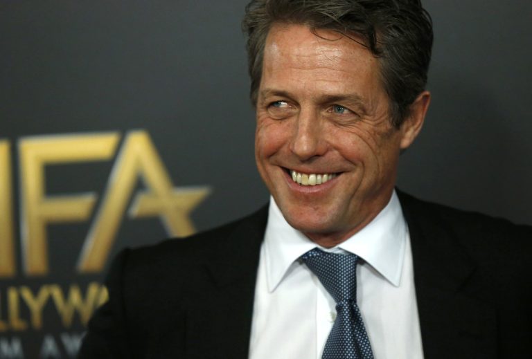 Έξαλλος ο Χιου Γκραντ στο αεροδρόμιο του Χίθροου – Οι ερωτήσεις των εργαζομένων που τον εξόργισαν