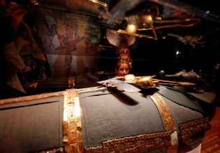 Μυστηριώδεις δίσκοι από τον τάφο του Τουταγχαμών ρίχνουν φως σε μια τελετουργία χαμένη στα βάθη των αιώνων