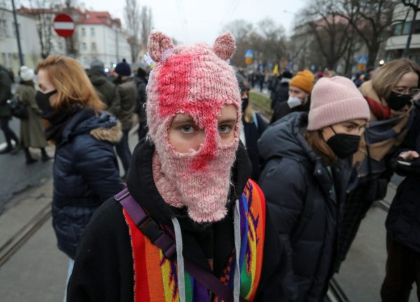 Ένα τηλέφωνο που δεν παύει να χτυπά: Το Abortion Dream Team μιλά χωρίς φόβο για τις αμβλώσεις στην Πολωνία