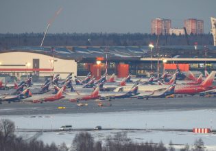 Ρωσία: Ζητάει από τις ΗΠΑ να αγοράσει αεροπλάνα από τη Boeing με «παγωμένα» κεφάλαια