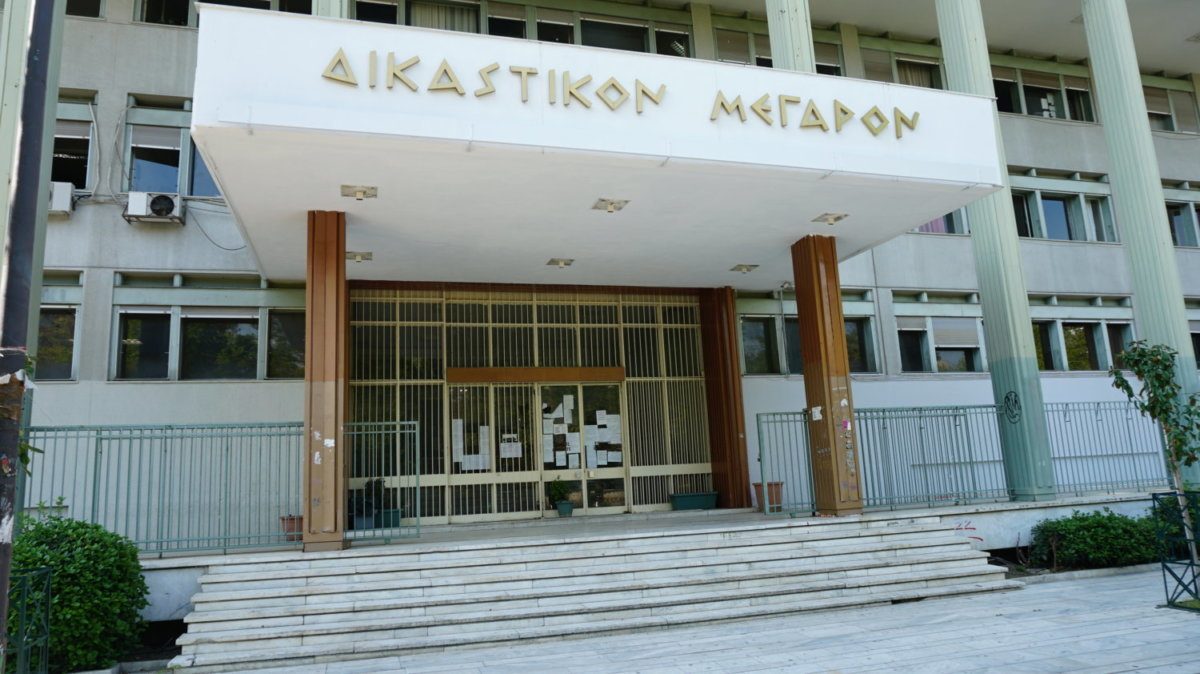 Τέμπη: Ελεύθερη μετά την απολογία της η διευθύντρια του υπουργείου Μεταφορών