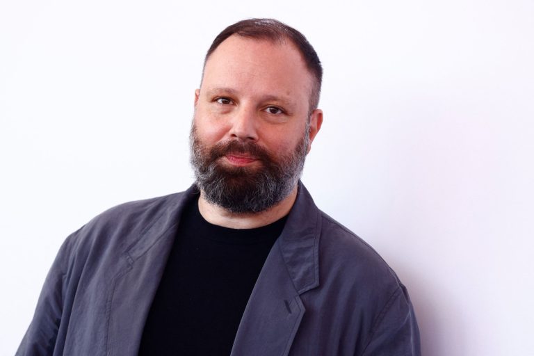 Γιώργος Λάνθιμος: Στην αντεπίθεση για το «όχι» στην Ακρόπολη δια της νομικής οδού