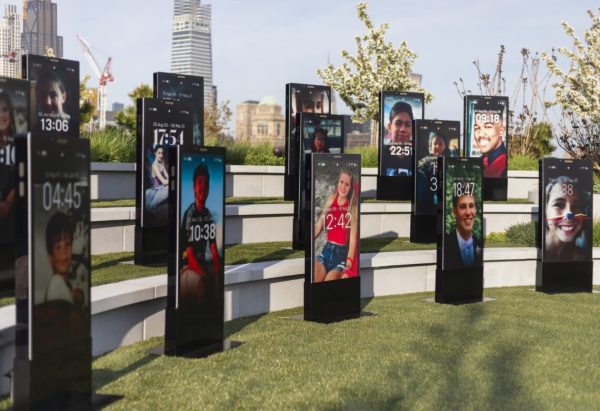 Lost Screen Memorial: Έκκληση των Χάρι και Μέγκαν για τα παιδιά που τα social media «δολοφονούν»