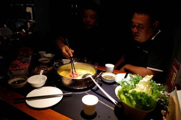 Η Κίνα μπλοκάρει εισαγωγές κοτόπουλου από ΗΠΑ και ερευνά την DuPont