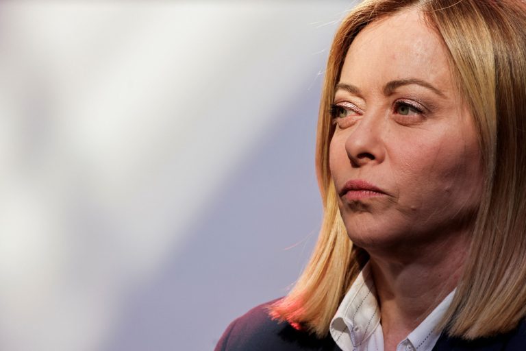 Μεταξύ Τραμπ, ΕΕ και κυβερνητικών εταίρων – Οι «ζογκλερισμοί» της Τζότζια Μελόνι