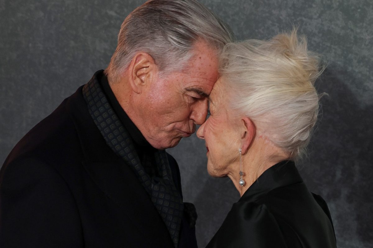 Σεξιστικές οι ταινίες του 007: Ο Πιρς Μπρόσναν συμφωνεί με την Έλεν Μίρεν