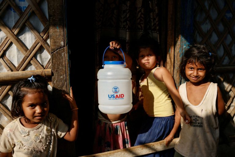 ΗΠΑ: Επανέφερε έξι προγράμματα εξωτερικής βοήθειας η κυβέρνηση Τραμπ