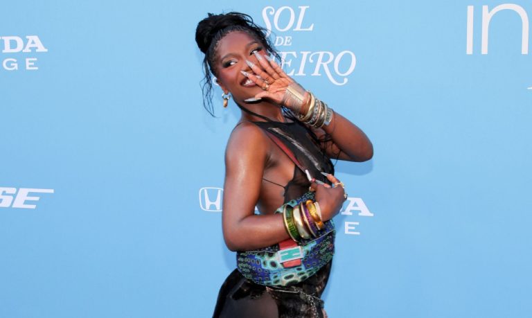 Τρωτότητα, αυθεντικότητα και παλιοί έρωτες: Η Doechii δεν κυκλοφόρησε ελαφρά τη καρδιά το «Denial Is A River»