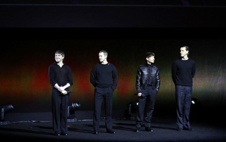 Κυρίες και κύριοι, οι Beatles: Αυτά είναι τα νέα «Σκαθάρια» και με τη βούλα