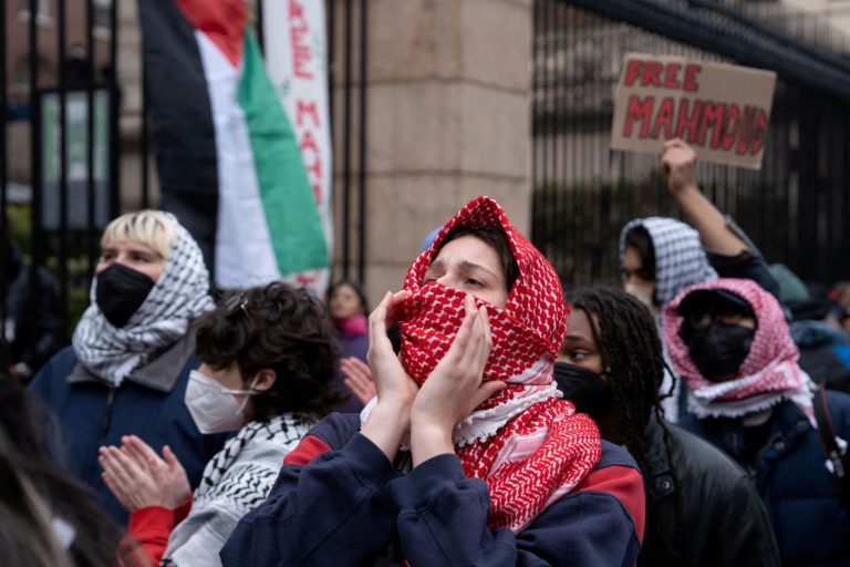 Ουάσιγκτον: Τεράστιο πανό με τα ονόματα των θυμάτων του πολέμου στη Γάζα «ξεχύθηκε» στους δρόμους της πόλης