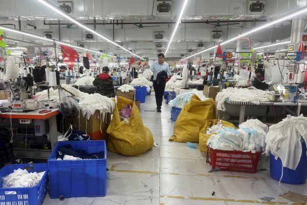 Κίνα: Αγώνας επιβίωσης από τους δασμούς Τραμπ για τα μικρά εργοστάσια