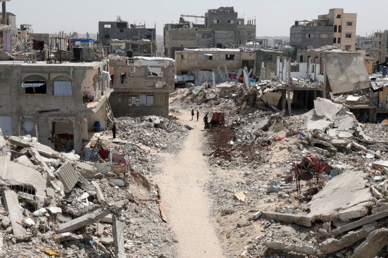 Μετά τις βόμβες, ο αμίαντος – Τα ερείπια της Γάζας θα δηλητηριάζουν τους Παλαιστινίους για δεκαετίες