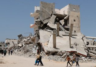 Γάζα: Χιλιάδες Παλαιστίνιοι φεύγουν από τη Ράφα – Το Ισραήλ δημιουργεί «ζώνη ασφαλείας»