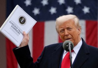 Δασμοί: Η φόρμουλα Τραμπ δαγκώνει πρώτα τους ξυπόλυτους