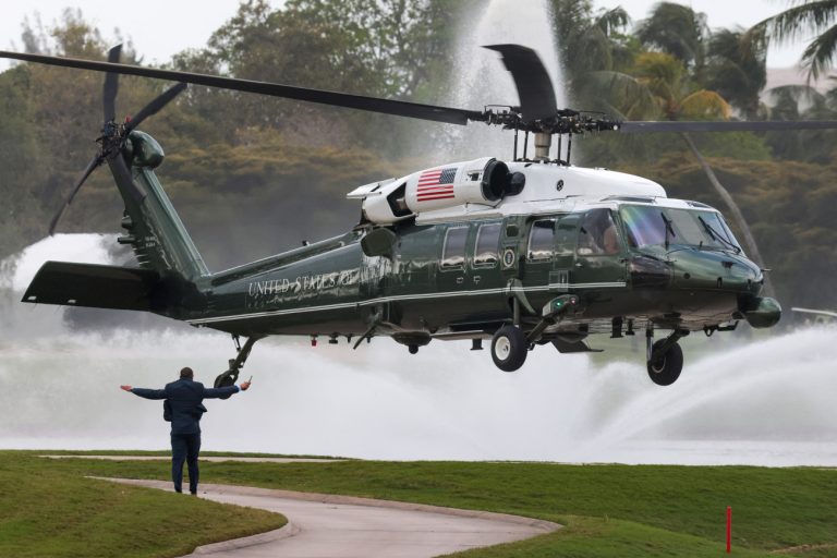 Τραμπ: Δηλώνει έτοιμος να μιλήσει – Οι απώλειες στα χρηματιστήρια τροφοδοτούν το δασμολογικό χάος