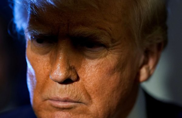 Ο Τραμπ θέλει να οικοδομήσει μια νέα οικονομία, αλλά αντιμετωπίζει ένα μεγάλο εμπόδιο: τον εαυτό του