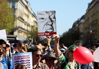 «Όχι βασιλιάδες στις ΗΠΑ» – Μαζικές διαδηλώσεις κατά Τραμπ και Μασκ σε σχεδόν όλες τις πολιτείες