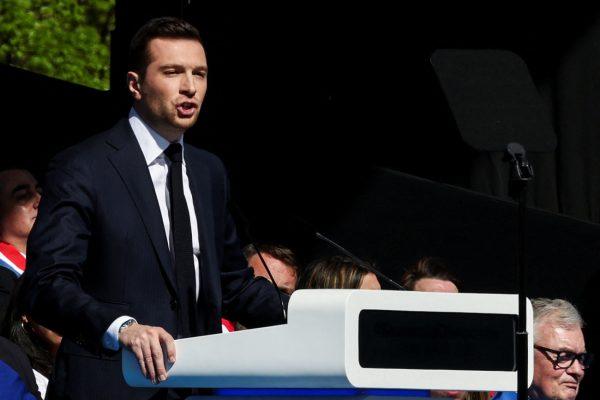 Γαλλία: Ο Ζορντάν Μπαρντελά θα είναι υποψήφιος για πρόεδρος αν δεν επιτραπεί στη Μαρίν Λεπέν να το πράξει