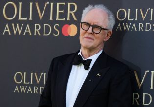 Τζον Λίθγκοου: Η κυβέρνηση Τραμπ είναι «καταστροφή» για τις τέχνες στις ΗΠΑ