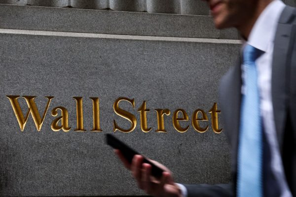 Wall Street: Εκτόξευση μετά την ανακοίνωση Τραμπ ότι «παγώνει» τους δασμούς