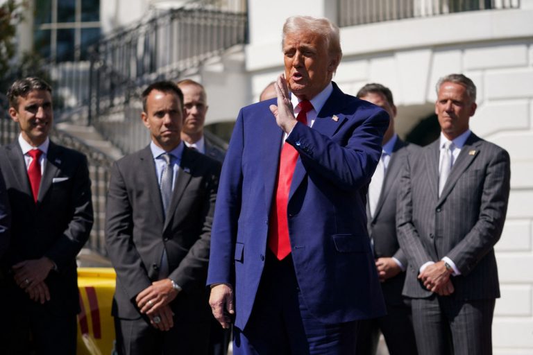 Τραμπ: Πάει για στροφή 180 μοιρών; «Η Κίνα θέλει να κάνει συμφωνία», δήλωσε