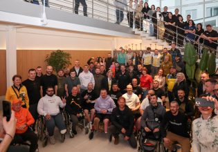 Πρίγκιπας Χάρι: Συνάντησε τραυματίες πολέμου στην δυτική Ουκρανία