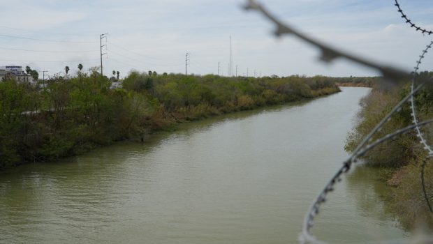 Τραμπ: Τώρα και στο νερό – Απειλεί με νέους δασμούς το Μεξικό