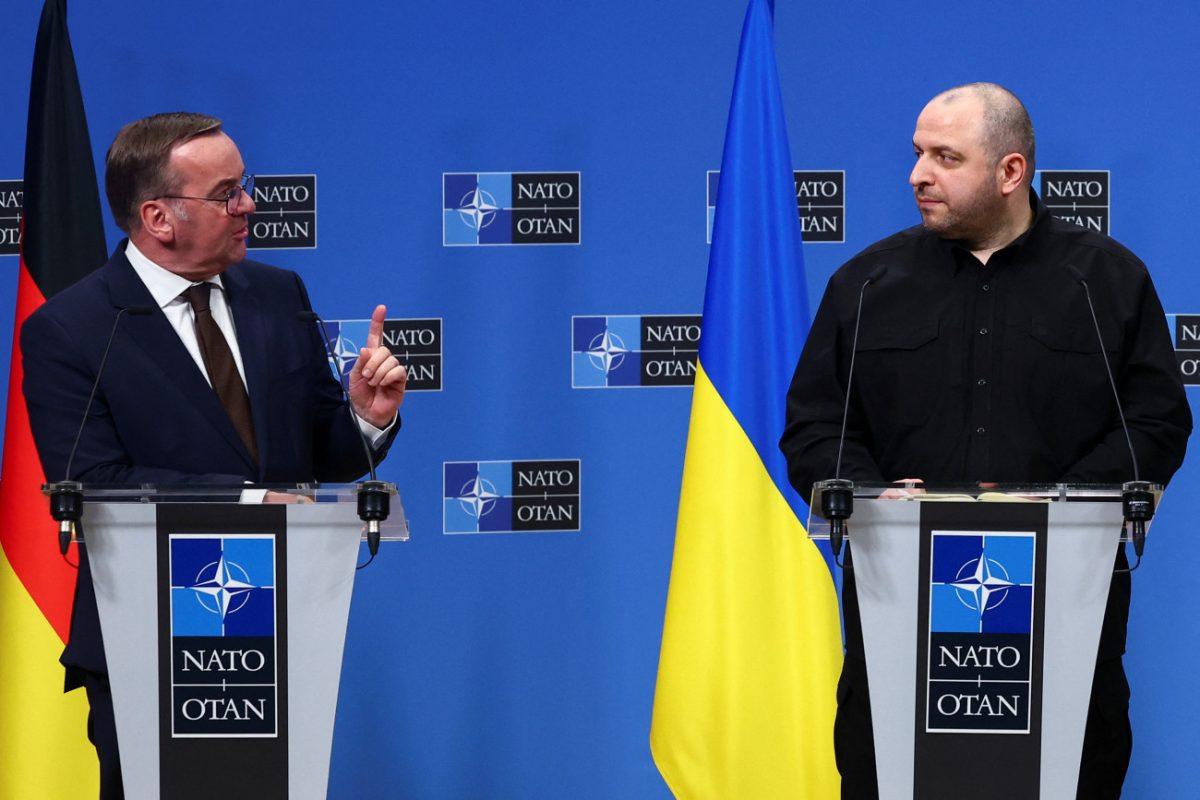 Ουκρανία: Ο υπουργός Άμυνας της Γερμανίας θέλει συνέχιση της υποστήριξης των ΗΠΑ στο Κίεβο