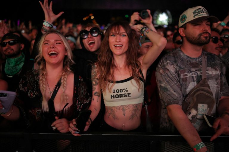 Το Coachella κλείνει σπίτια: Τα διάσημα ζευγάρια που πήγαν, διασκέδασαν και χώρισαν μετά το φεστιβάλ