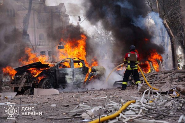 Ουκρανία: Τουλάχιστον 31 νεκροί και 84 τραυματίες από ρωσικό πυραυλικό χτύπημα στην πόλη Σούμι