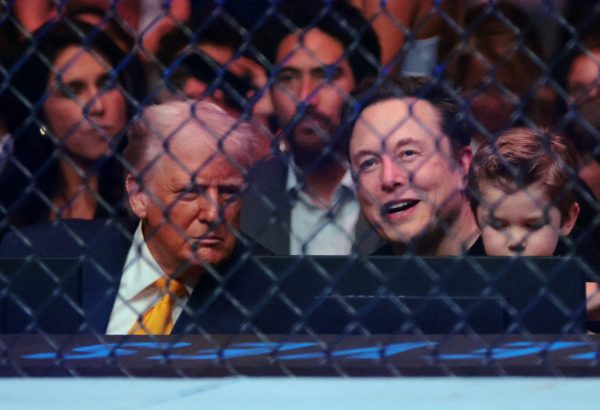 Μασκ: Καταρρέουν τα διαφημιστικά έσοδα του Χ στη Μεγάλη Βρετανία