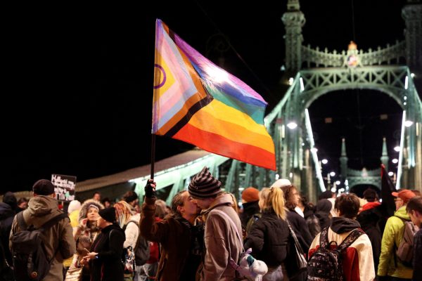 Ουγγαρία: Πέρασε η συνταγματική τροπολογία που απαγορεύει τις συγκεντρώσεις της LGBTQ+ κοινότητας