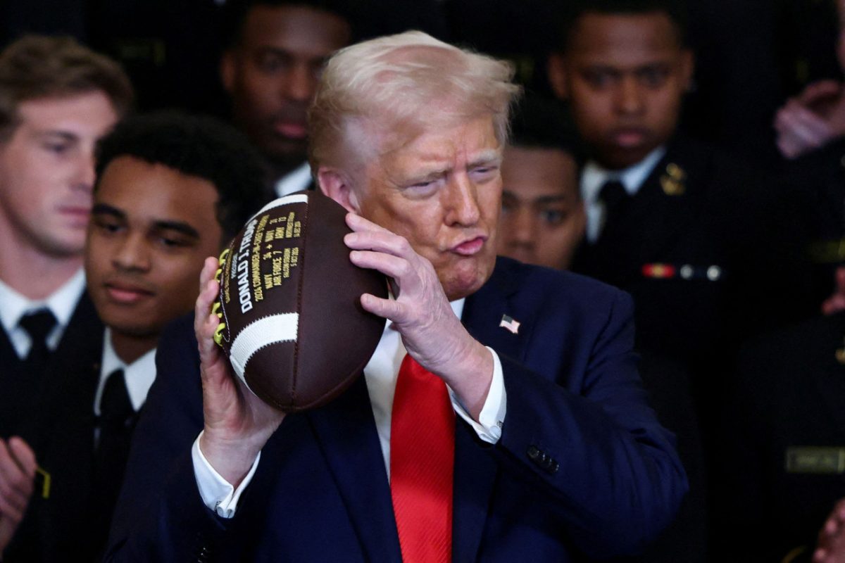 Τραμπ: Απειλεί τώρα την Κίνα με δασμούς μέχρι και… 245%