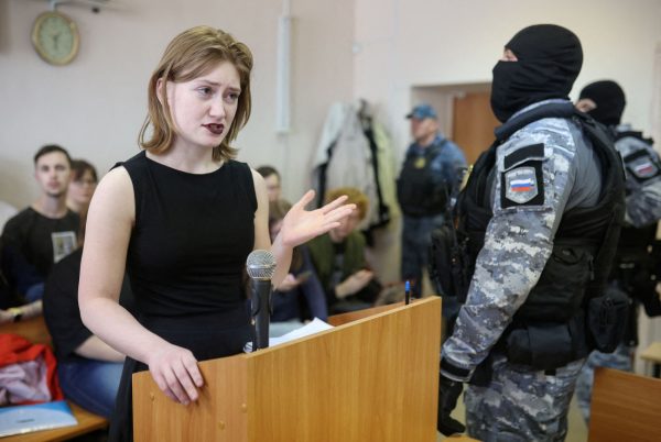 Ρωσία: Φυλάκισε 19χρονη επειδή κατήγγειλε τον πόλεμο στην Ουκρανία – Με ποίηση του 19ου αιώνα και γκράφιτι